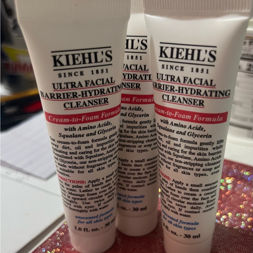 Kiehl's Ultra Facial Cleanser in White and Red